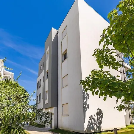 Lalzi Bay Family Retreat 2br By Pikhost * 드라치